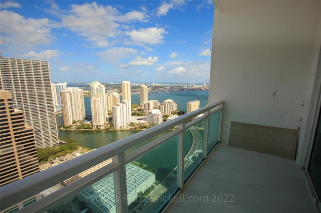 Building Photo - 950 Brickell Bay Dr