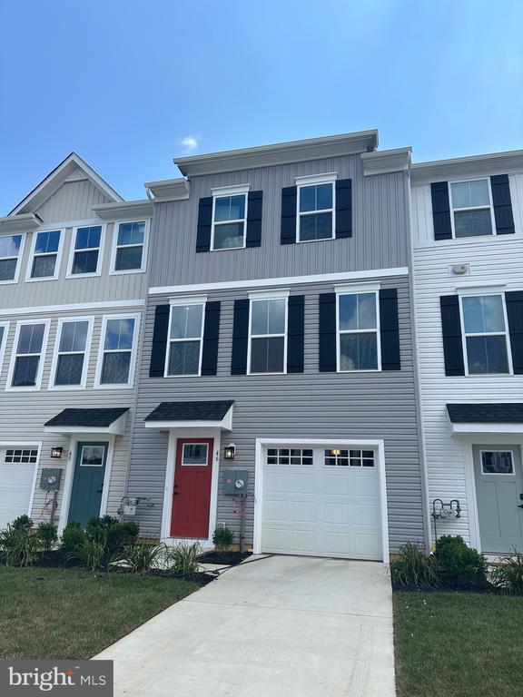 Building Photo - 46 SAND HILLS Dr