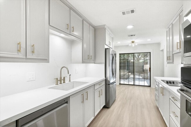 Building Photo - 4360 Thomas Ln