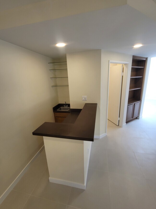 Building Photo - 462 Avenida Adobe