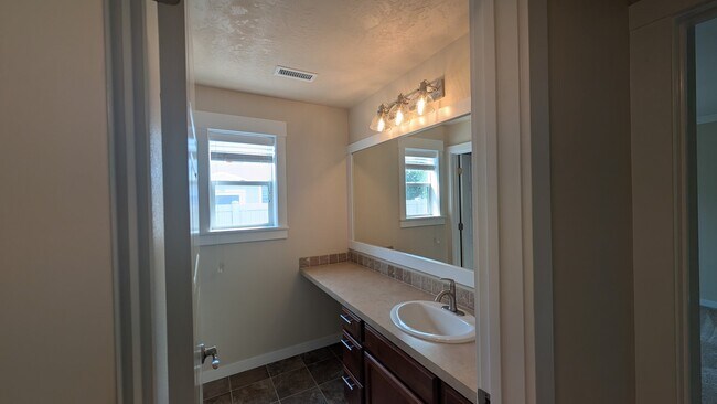 Building Photo - 10238 W Snow Wolf Dr