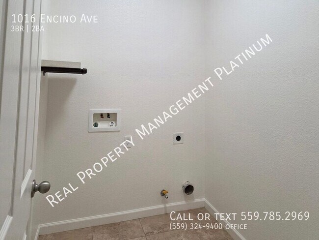 Building Photo - 1016 Encino Ave