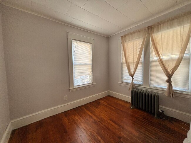 Building Photo - 114 Groveland St