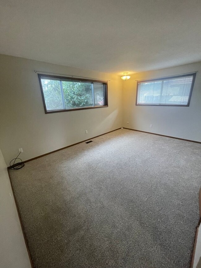 Building Photo - Amazing Freshly Updated Four Bedroom Two Bath Home In Amazing Lebanon Location!