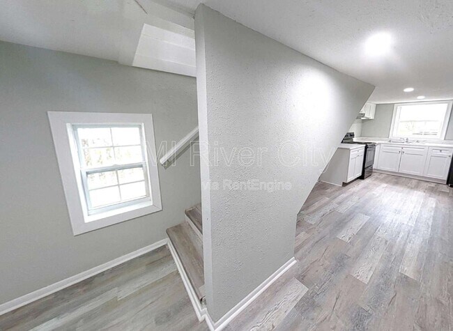 Building Photo - 1867 W 41st St