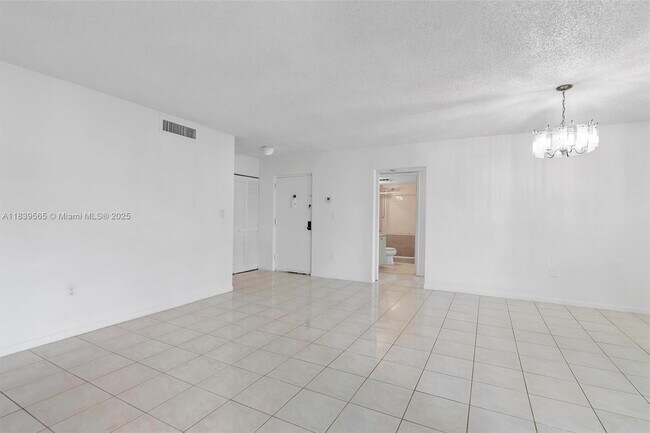 Building Photo - 9135 SW 125th Ave