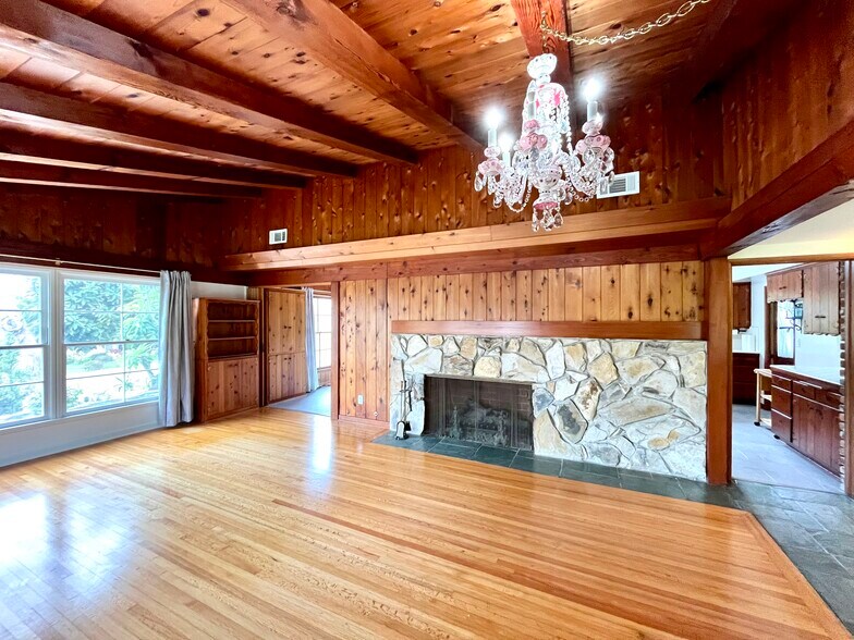 Building Photo - 2548 Via Carrillo