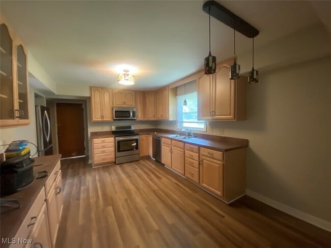 Building Photo - 456 Sunset View Dr