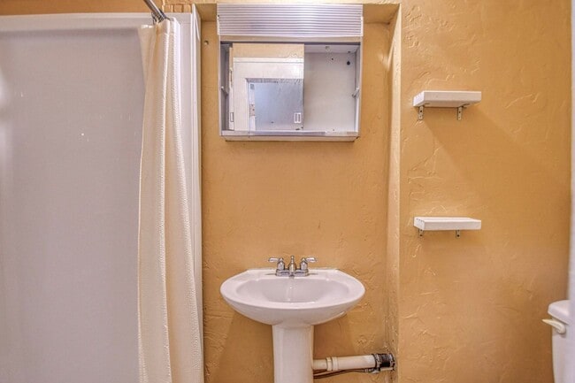 Building Photo - 464 College