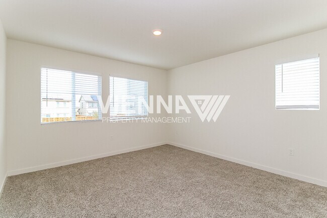 Building Photo - 1048 Silver Feather Wy