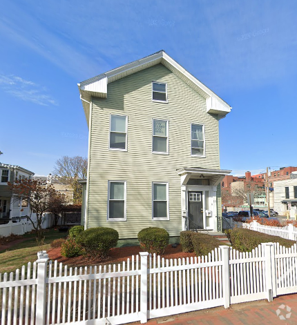 Building Photo - 13 Pleasant St