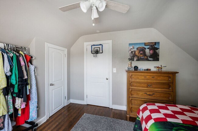 Building Photo - 3 Bedroom || 1.5 Bathroom Single Family Home