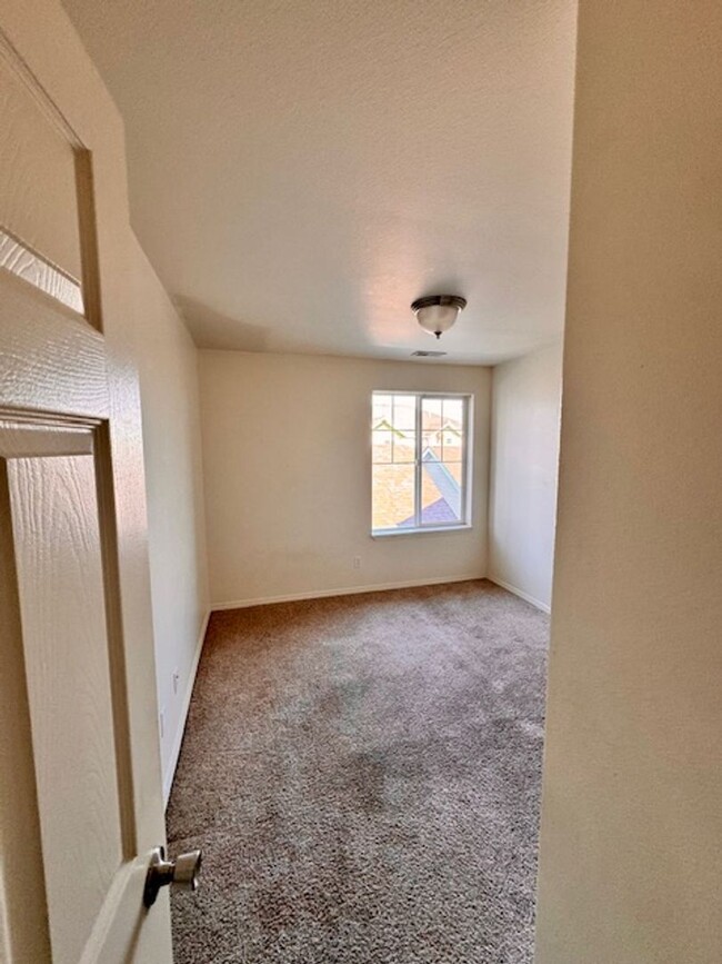 Building Photo - Spacious 3-Bedroom Condo with Bridger View...