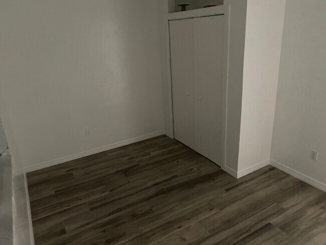 Building Photo - 12 NW 68th Ter