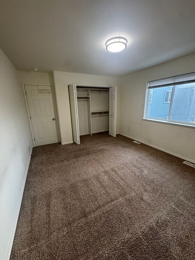 Building Photo - 5222 Leslie St