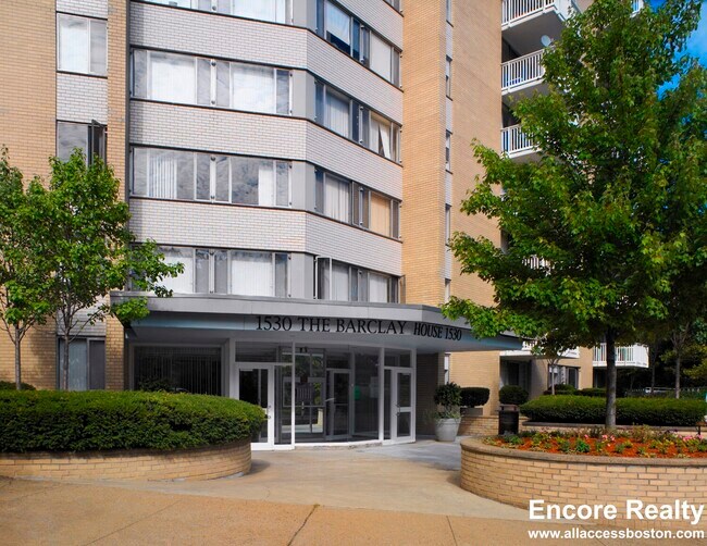 Building Photo - 1530 Beacon St