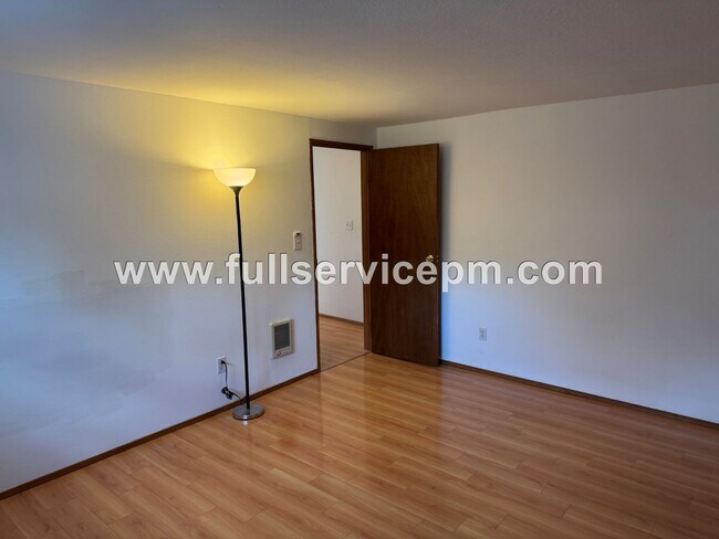 Building Photo - Basement apartment in a house