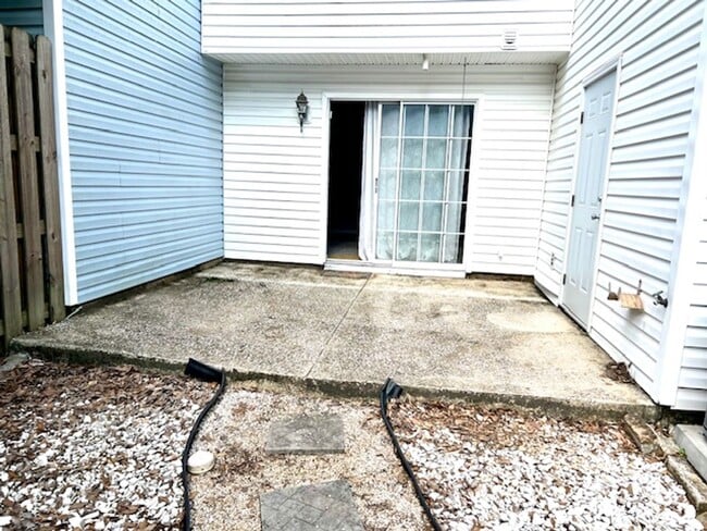 Building Photo - 2/2.5 Townhouse in West Mobile