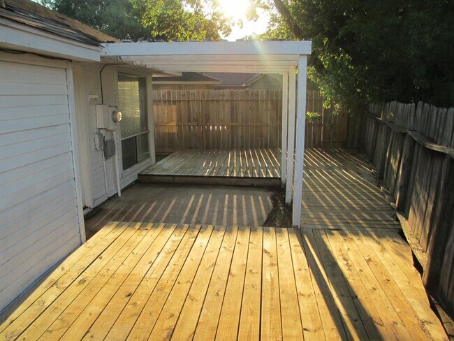 Building Photo - 16022 Sierra Vista Dr