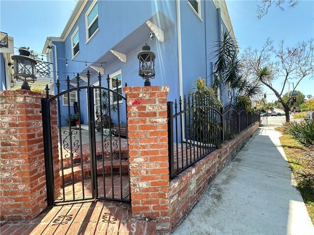 Building Photo - 908 Parkman Ave