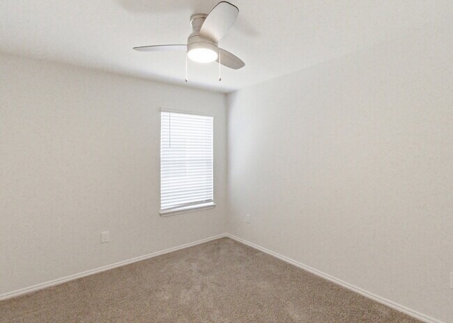 Building Photo - 3 Bedroom Home with Open Layout and Covered Patio in Creekside Farms!