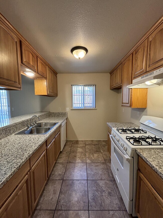 Building Photo - 3509 Shawnee Dr