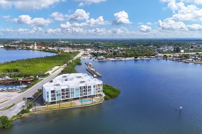 Building Photo - 1375 Beach Rd