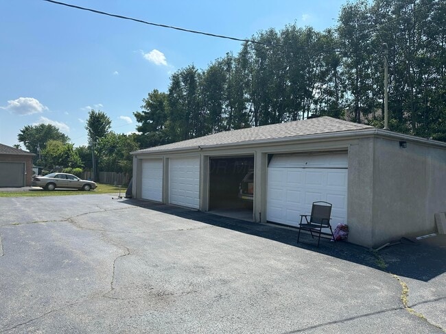 Building Photo - 4867 Dierker Rd