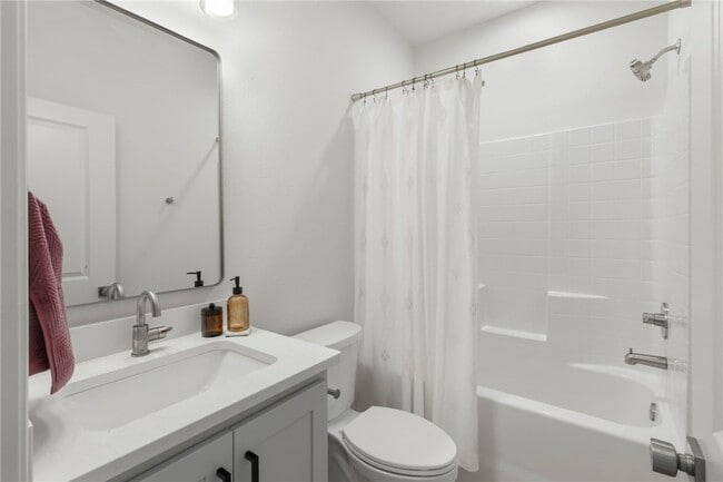 Building Photo - 226 Richards St