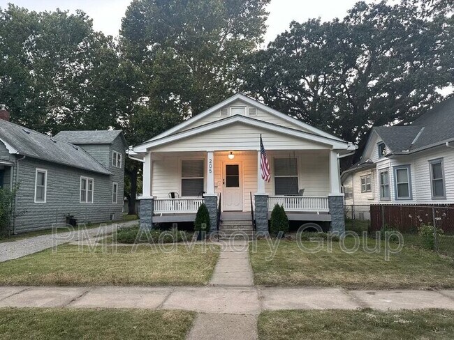 Primary Photo - 205 NE Freeman Ave