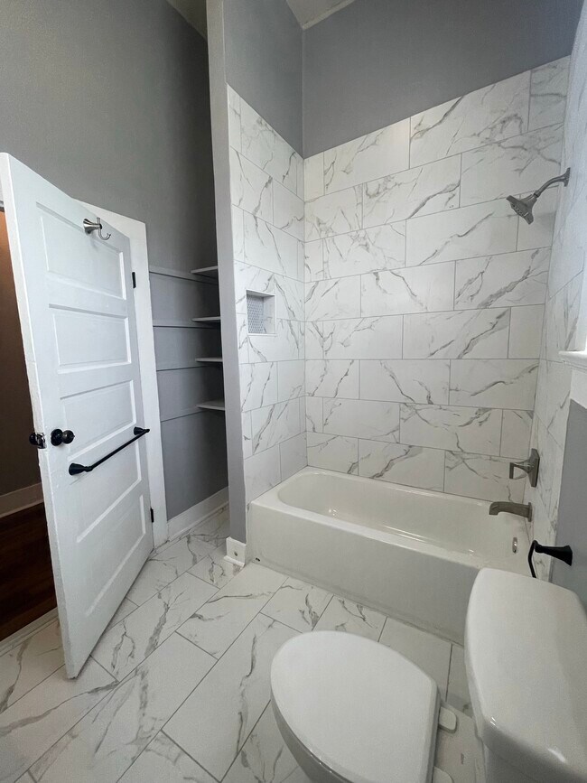 Building Photo - 2441 2nd St