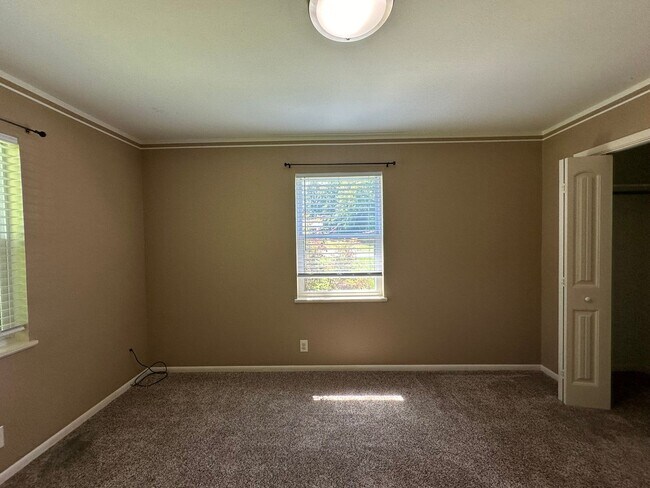 Building Photo - Charming 3 Bedroom in South Tyler!