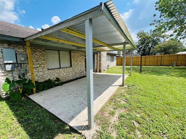 Building Photo - 10530 Sagebluff Dr