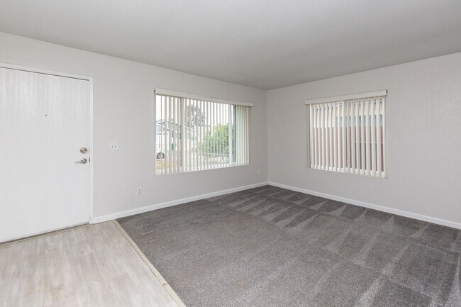 Building Photo - 3 bed, 2 bath Single Family Home in Mira Mesa