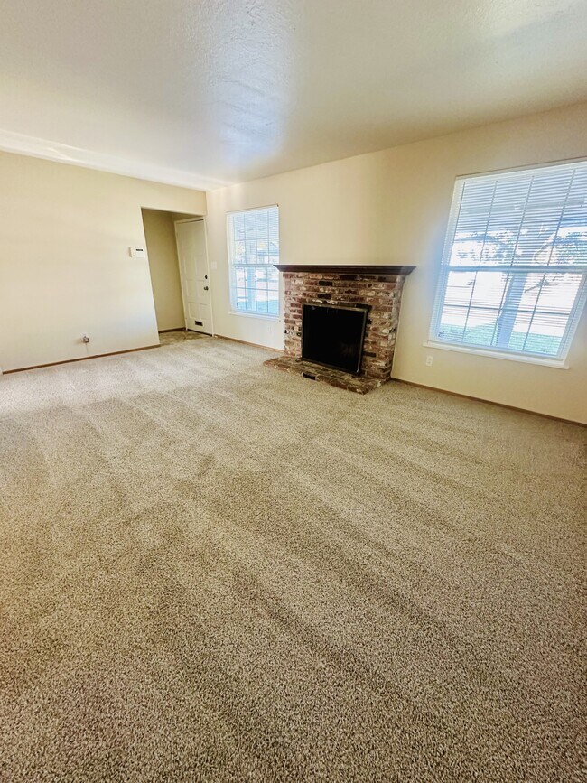 Building Photo - 3178 Hillview Ct