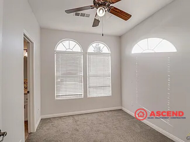 Building Photo - Stunning 3 Bedroom Home In Rosedale!