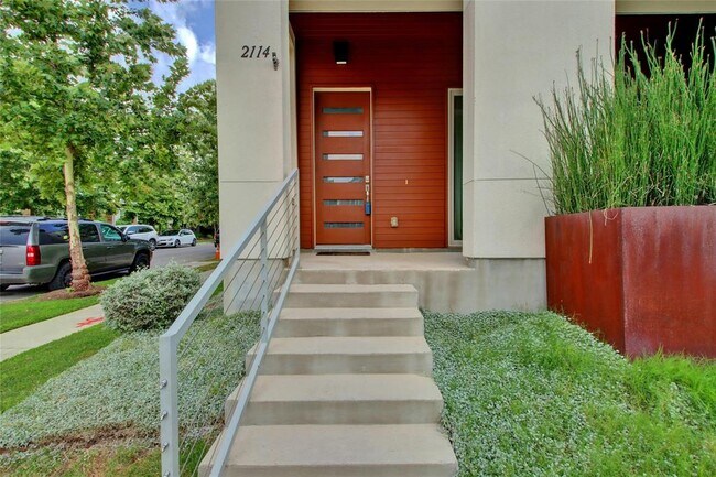 Building Photo - 2114 Philomena St