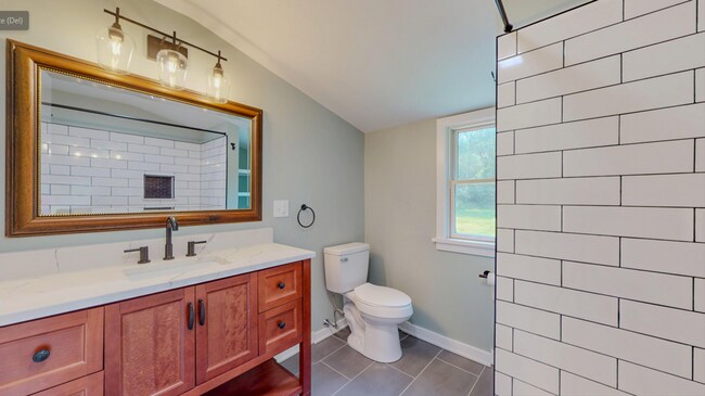 Building Photo - Updated Cape-Style Home Near Sherwood & Si...