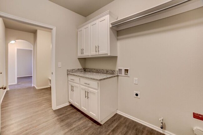 Building Photo - Lawn Care Included! 3/2/2 Luxury Patio Home Broken Arrow