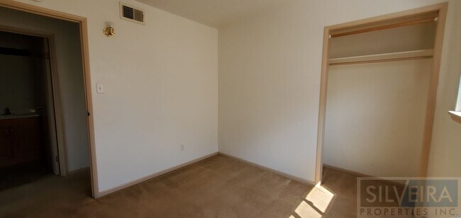 Building Photo - A Comfortable Home awaits the right Tenant!