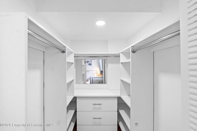 Building Photo - 220 Linden St