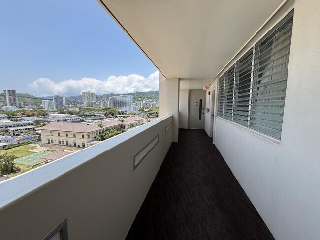 Building Photo - 1212 Punahou St