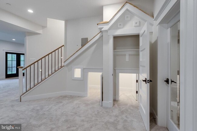 Building Photo - 5615 McLean Dr