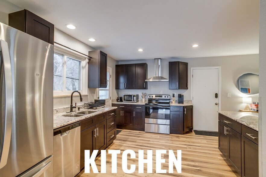 Building Photo - 201 Toledo St