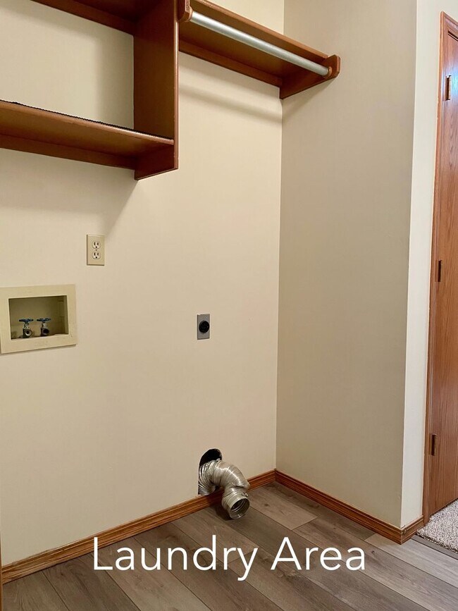 Building Photo - 720 Deerfield Cir