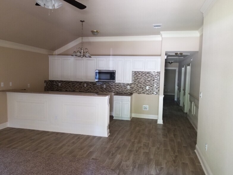 Building Photo - 432 Hart St