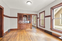 Building Photo - 926 E Locust St