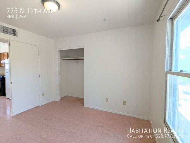 Building Photo - 775 N 11th Ave