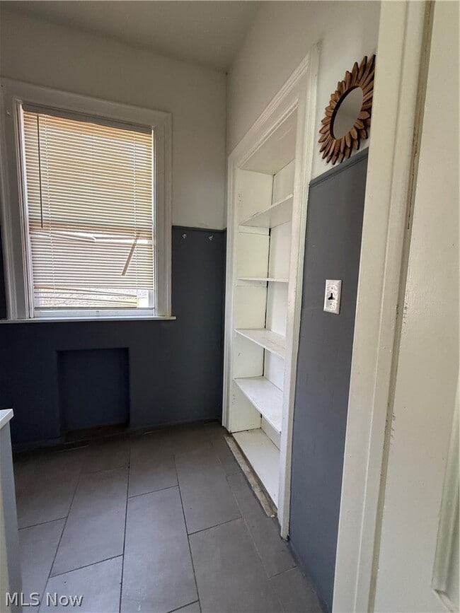 Building Photo - 320 Woodlawn Ave