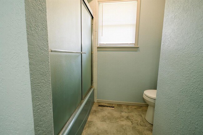 Building Photo - 3215 Woodsboro Dr